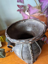 Load image into Gallery viewer, 17th Century Japanese Bronze Basket