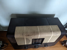 Load image into Gallery viewer, Vintage Murphy U102  Valve Radio