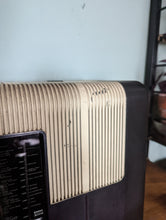 Load image into Gallery viewer, Vintage Murphy U102  Valve Radio