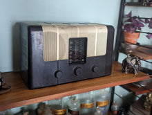 Load image into Gallery viewer, Vintage Murphy U102  Valve Radio