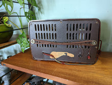 Load image into Gallery viewer, Ultra T401 Vintage Bakelite Valve Radio