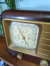 Load image into Gallery viewer, Ultra T401 Vintage Bakelite Valve Radio