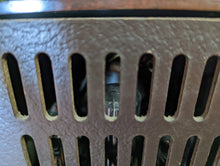 Load image into Gallery viewer, Ultra T401 Vintage Bakelite Valve Radio