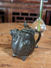 Load image into Gallery viewer, Antique Chinese Bronze Water Dropper