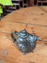 Load image into Gallery viewer, Antique Chinese Bronze Water Dropper