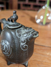 Load image into Gallery viewer, Antique Chinese Bronze Water Dropper