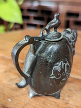 Load image into Gallery viewer, Antique Chinese Bronze Water Dropper