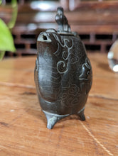 Load image into Gallery viewer, Antique Chinese Bronze Water Dropper
