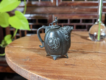 Load image into Gallery viewer, Antique Chinese Bronze Water Dropper
