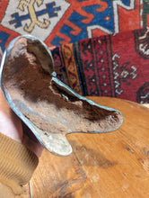 Load image into Gallery viewer, 18th Century Gilt Bronze Thai Les Mudra Buddha Statue