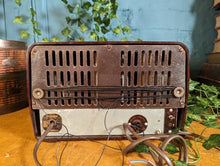 Load image into Gallery viewer, Ultra T401 Vintage Bakelite Valve Radio