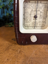 Load image into Gallery viewer, Ultra T401 Vintage Bakelite Valve Radio