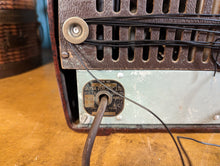 Load image into Gallery viewer, Ultra T401 Vintage Bakelite Valve Radio