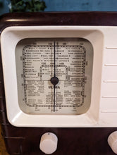 Load image into Gallery viewer, Ultra T401 Vintage Bakelite Valve Radio