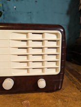 Load image into Gallery viewer, Ultra T401 Vintage Bakelite Valve Radio