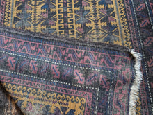 Load image into Gallery viewer, 4'3" x 2'8" Antique Nomadic Timuri Baluch Wool Rug - 130 x 86cm