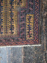 Load image into Gallery viewer, 4'3" x 2'8" Antique Nomadic Timuri Baluch Wool Rug - 130 x 86cm