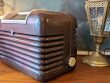 Load image into Gallery viewer, 1950's Bush DAC10 Vintage Bakelite Valve Radio