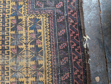 Load image into Gallery viewer, 4'3" x 2'8" Antique Nomadic Timuri Baluch Wool Rug - 130 x 86cm