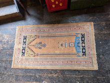 Load image into Gallery viewer, 5'6" x 3'1" Vintage Kayseri Prayer Rug - Anatolia Turkey - 164 x 95cm
