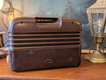 Load image into Gallery viewer, 1950's Bush DAC10 Vintage Bakelite Valve Radio