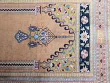 Load image into Gallery viewer, 5'6" x 3'1" Vintage Kayseri Prayer Rug - Anatolia Turkey - 164 x 95cm