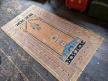 Load image into Gallery viewer, 5'6" x 3'1" Vintage Kayseri Prayer Rug - Anatolia Turkey - 164 x 95cm