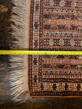Load image into Gallery viewer, 4'8" x 3' Vintage Afghan Balouch Prayer Rug - 142 x 91