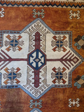 Load image into Gallery viewer, 2'2" x 4'5 Vintage Turkish Milas Wool Rug - 187 x 136cm