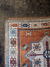 Load image into Gallery viewer, 2'2" x 4'5 Vintage Turkish Milas Wool Rug - 187 x 136cm