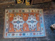 Load image into Gallery viewer, 2'2" x 4'5 Vintage Turkish Milas Wool Rug - 187 x 136cm