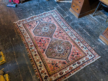 Load image into Gallery viewer, 5' x 3'5" Vintage Shiraz Wool Tribal Rug - 152 x 104cm
