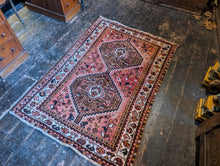 Load image into Gallery viewer, 5' x 3'5" Vintage Shiraz Wool Tribal Rug - 152 x 104cm