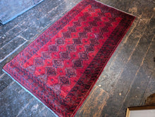 Load image into Gallery viewer, 5'7" x 3'3" Afghan Hand Knotted Wool Baluch Rug -170cm x 90cm