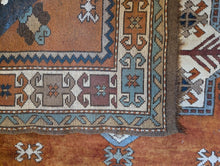 Load image into Gallery viewer, 2'2" x 4'5 Vintage Turkish Milas Wool Rug - 187 x 136cm