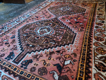 Load image into Gallery viewer, 5' x 3'5" Vintage Shiraz Wool Tribal Rug - 152 x 104cm