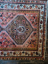 Load image into Gallery viewer, 5' x 3'5" Vintage Shiraz Wool Tribal Rug - 152 x 104cm