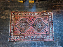 Load image into Gallery viewer, 5' x 3'5" Vintage Shiraz Wool Tribal Rug - 152 x 104cm