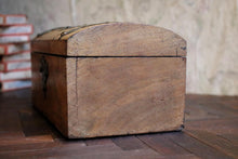 Load image into Gallery viewer, Antique Victorian Burl Walnut Tea Caddy