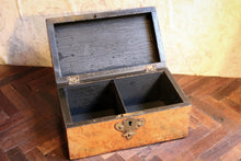 Load image into Gallery viewer, Antique Victorian Burl Walnut Tea Caddy