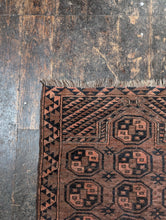 Load image into Gallery viewer, 31" x 35" Vintage Nomadic Tekke Bokhara Wool Rug - 98 x 78cm