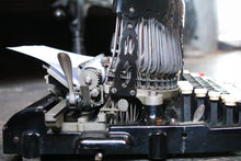 Load image into Gallery viewer, Royal Barlock Working Antique Typewriter
