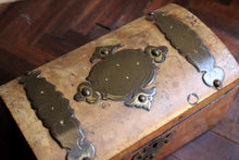 Load image into Gallery viewer, Antique Victorian Burl Walnut Tea Caddy