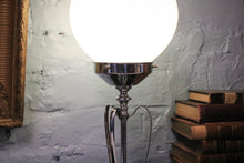 Load image into Gallery viewer, Vintage 1930's Art Deco Table Lamp