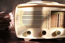 Load image into Gallery viewer, 1950's Little Maestro T66/3 Vintage Valve Radio