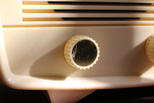 Load image into Gallery viewer, 1950's Little Maestro T66/3 Vintage Valve Radio
