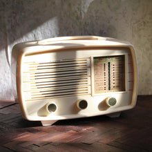 Load image into Gallery viewer, 1950's Little Maestro T66/3 Vintage Valve Radio
