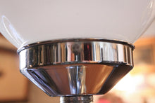 Load image into Gallery viewer, Vintage 1930's Art Deco Table Lamp