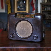 Load image into Gallery viewer, Vintage Bush DAC 90A Bakelite Valve Radio
