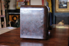Load image into Gallery viewer, Vintage Bush DAC 90A Bakelite Valve Radio